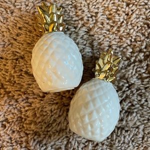 pineapple salt and pepper shakers!!
